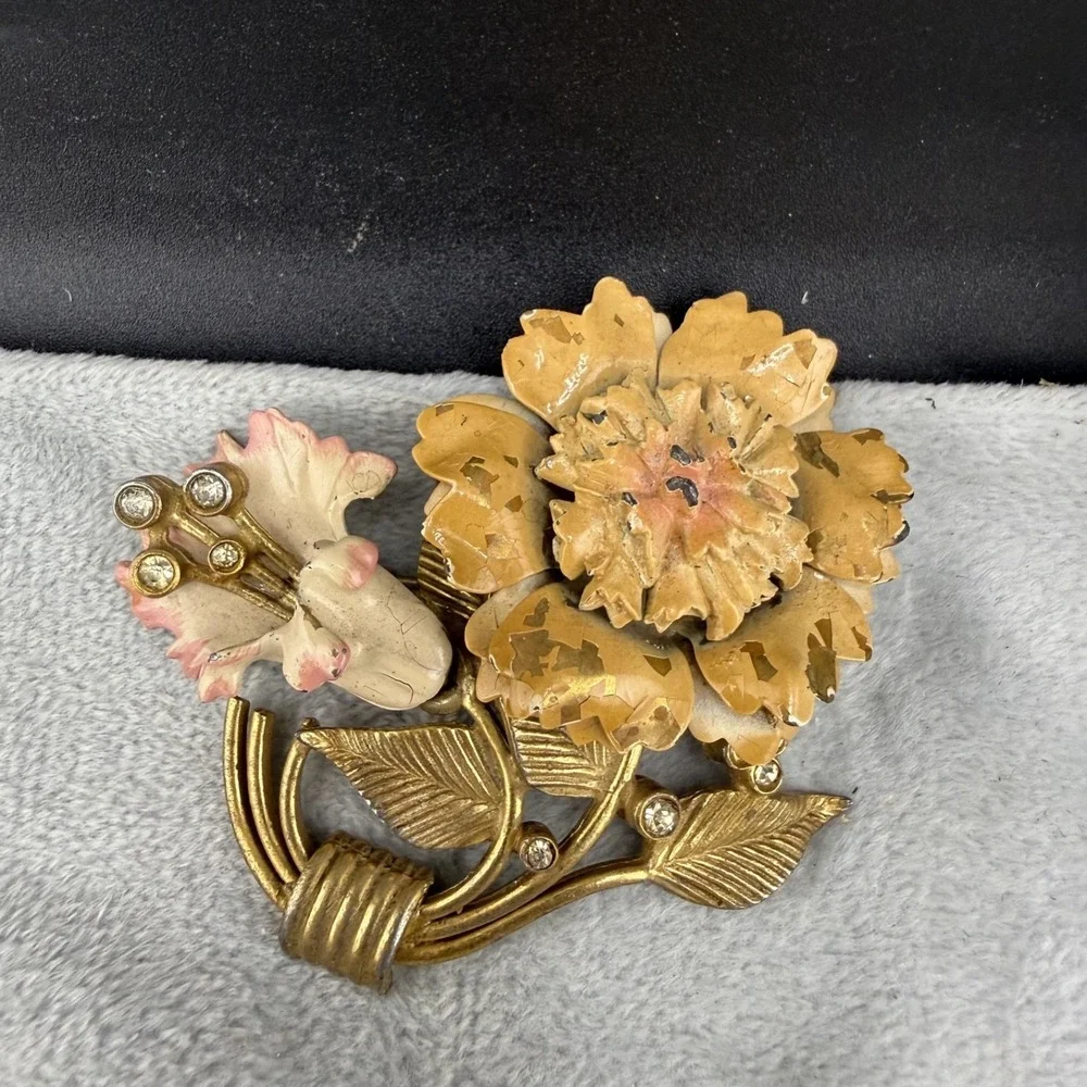 Vintage‎ Pot Metal Brooch Enamel Flower Gold Tone Heavy